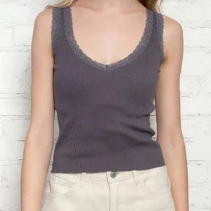 brandy Ronnie v neck lace tank